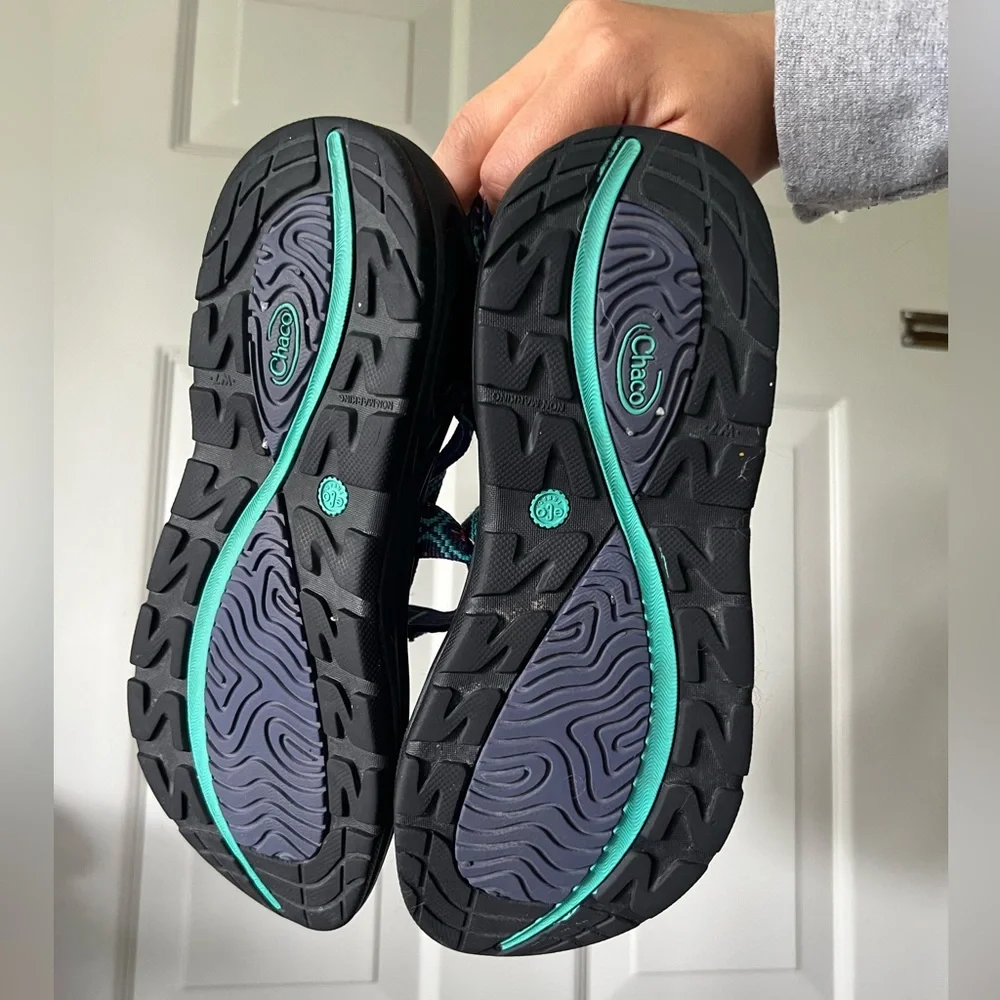 Women’s Zvolv Chacos size 7 - Picture 2 of 3
